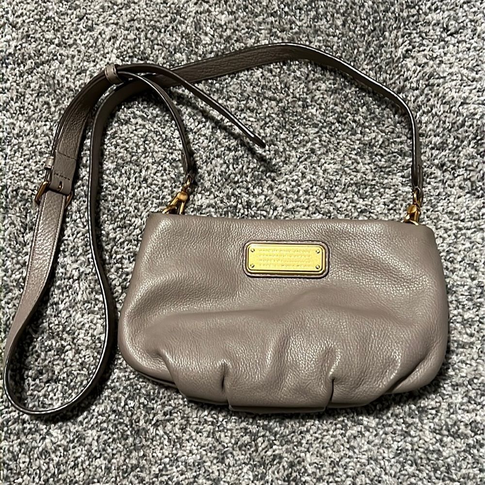 Marc Jacobs small gray crossbody purse